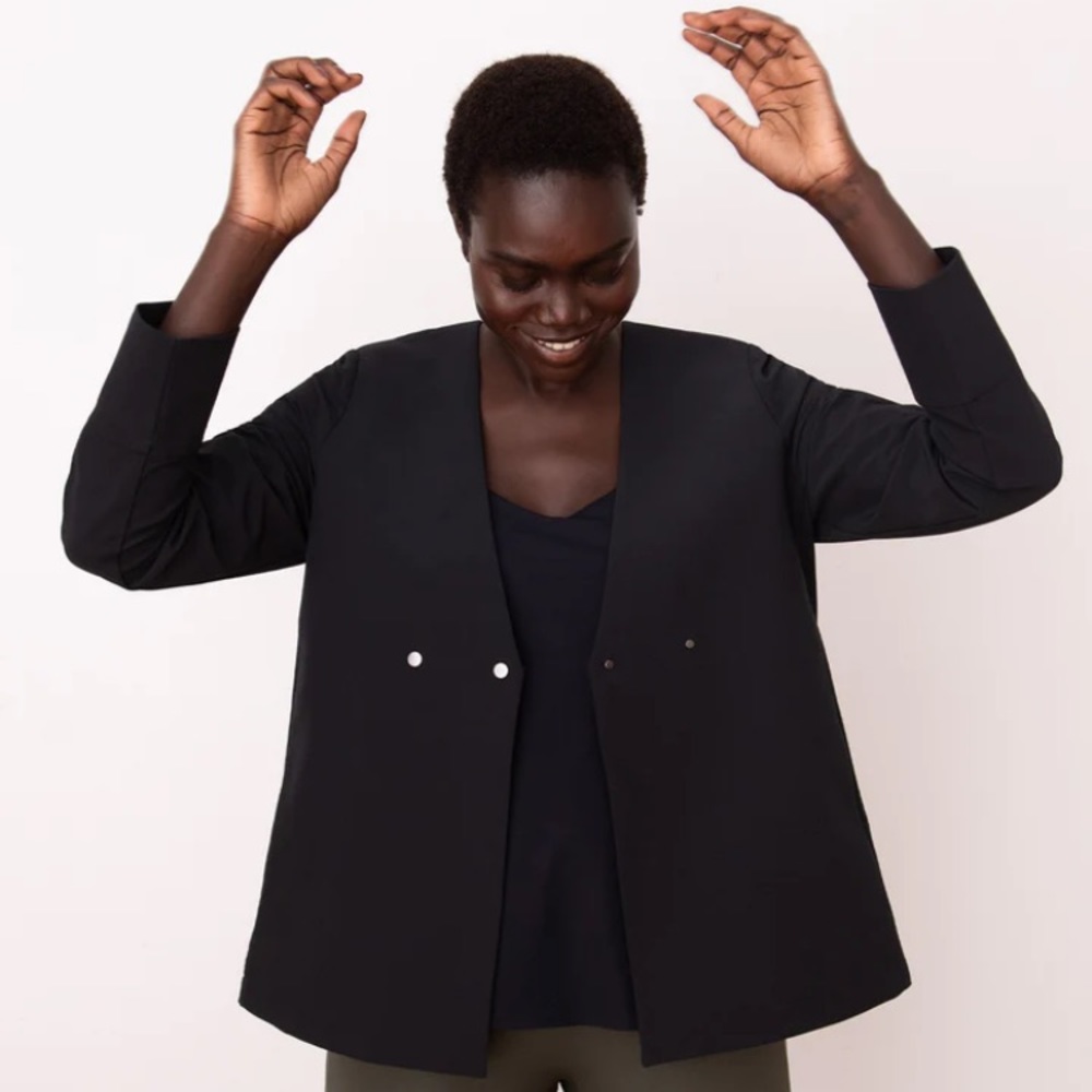 ADAY black wrinkle resistant machine washable women’s all season blazer, size S